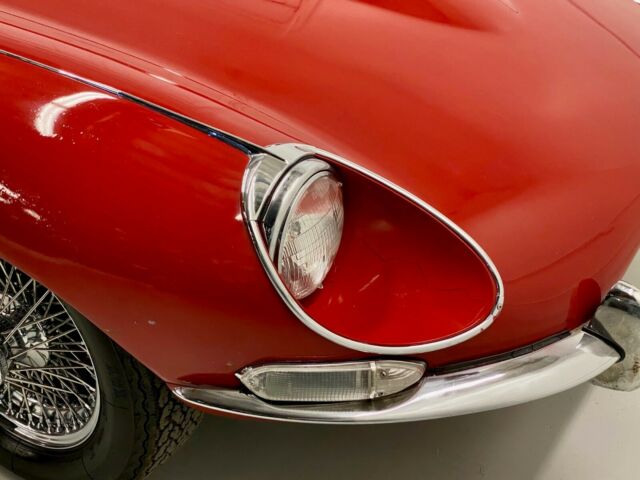 Jaguar E-Type 1968 image number 10