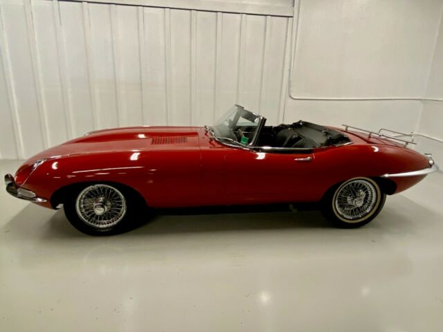 Jaguar E-Type 1968 image number 27