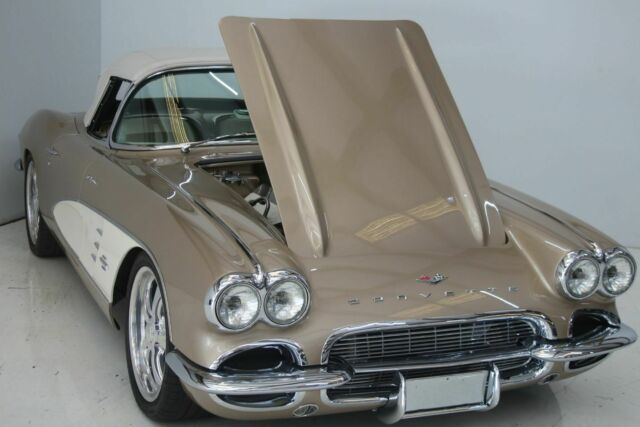 Chevrolet Corvette 1961 image number 12