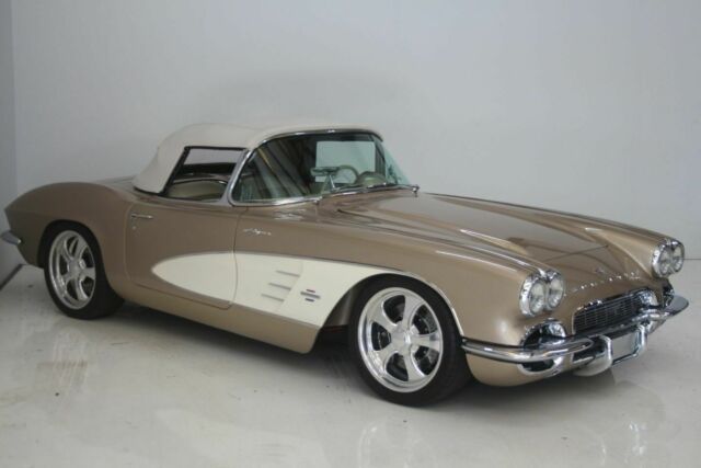 Chevrolet Corvette 1961 image number 29