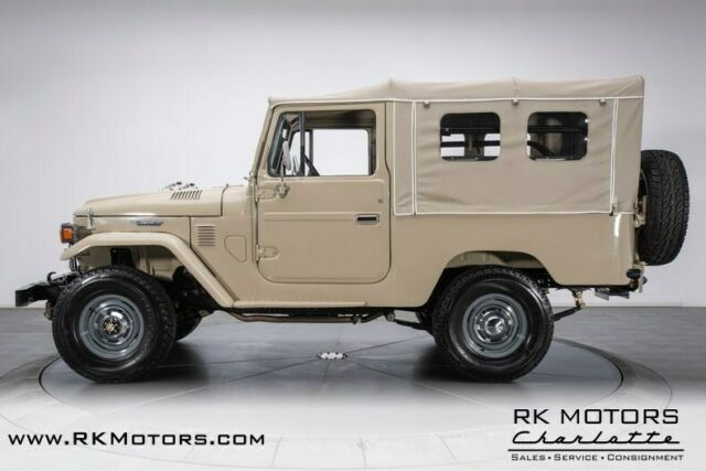 Toyota Land Cruiser 1977 image number 9