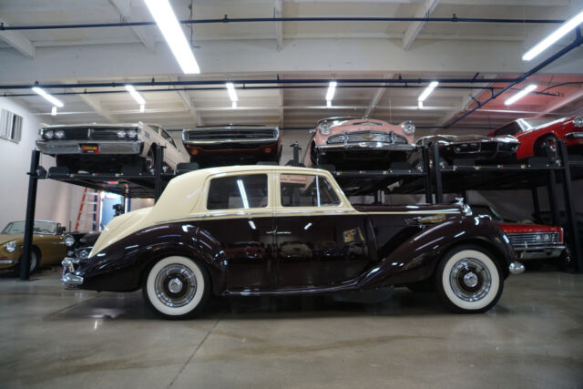 Bentley R-Type 4 1/2 Litre Big Bore LHD Saloon 1953 image number 2