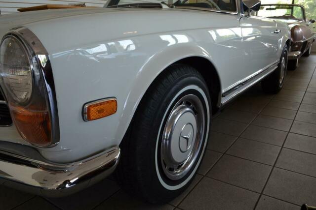 Mercedes-Benz SL-Class 1969 image number 12