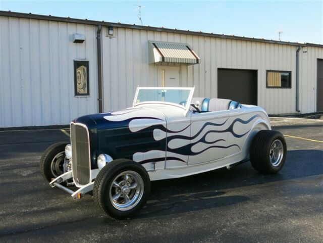 Ford Roadster, Removable Top, 1932 image number 20