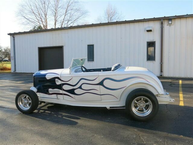 Ford Roadster, Removable Top, 1932 image number 23