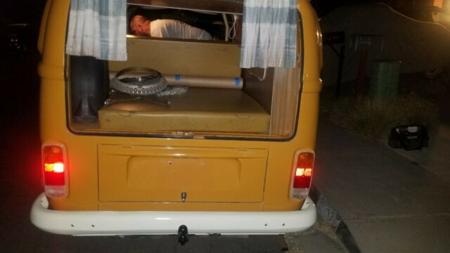 Volkswagen Bus/Vanagon 1972 image number 13