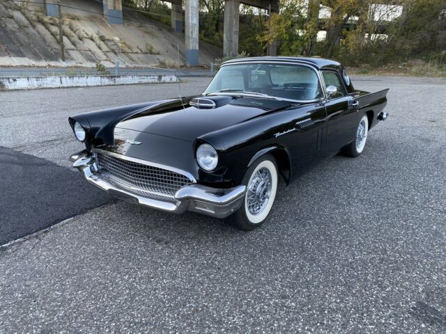 Ford Thunderbird Hardtop 1957 image number 1