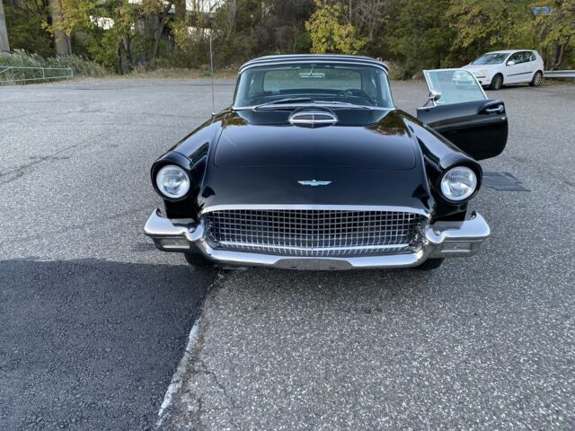 Ford Thunderbird Hardtop 1957 image number 2