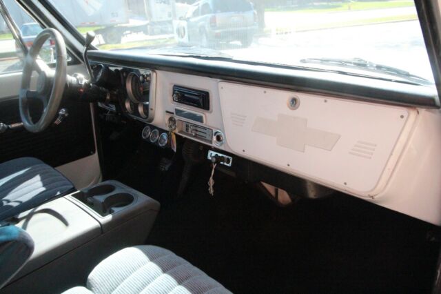 Chevrolet Suburban 1969 image number 41