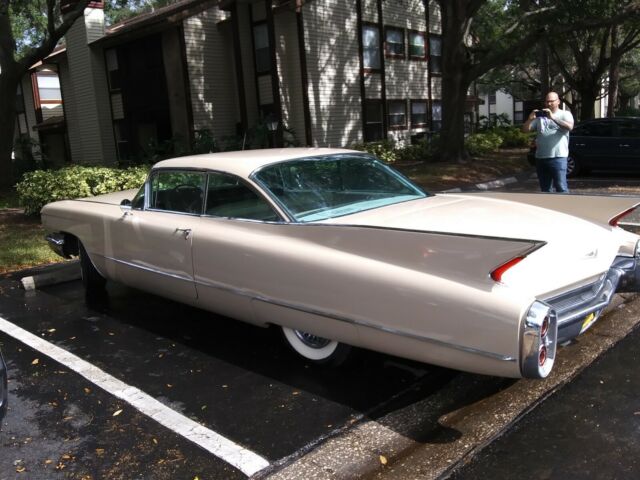 Cadillac Series 62 1960 image number 13