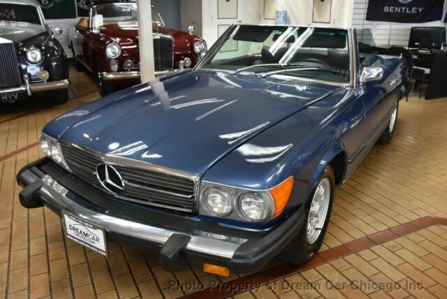 Mercedes-Benz SL-Class 1975 image number 1