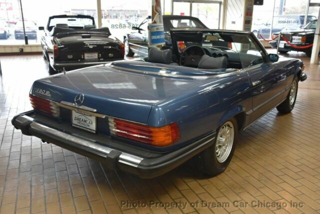 Mercedes-Benz SL-Class 1975 image number 17