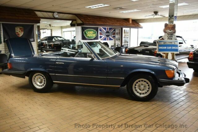 Mercedes-Benz SL-Class 1975 image number 18