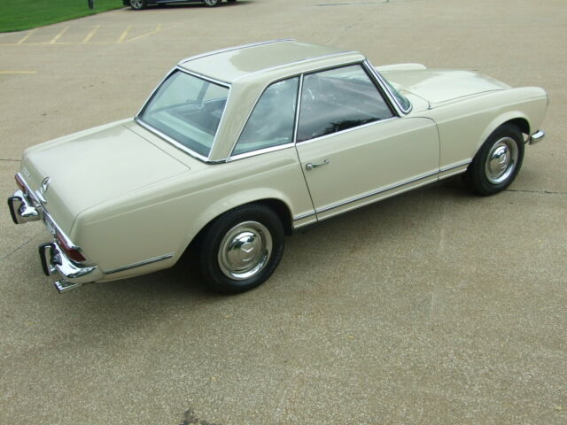 Mercedes-Benz SL-Class 1967 image number 15