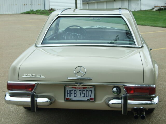 Mercedes-Benz SL-Class 1967 image number 16