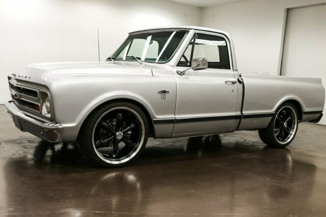 Chevrolet C-10 1967 image number 2