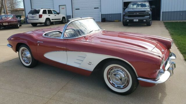 Chevrolet Corvette 1961 image number 0