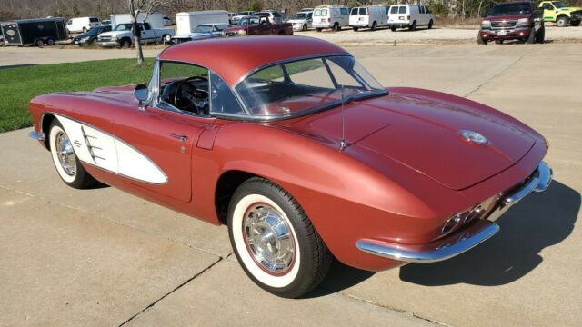 Chevrolet Corvette 1961 image number 25