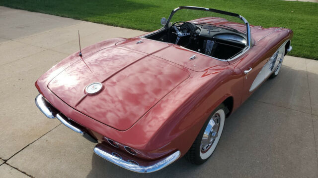 Chevrolet Corvette 1961 image number 26