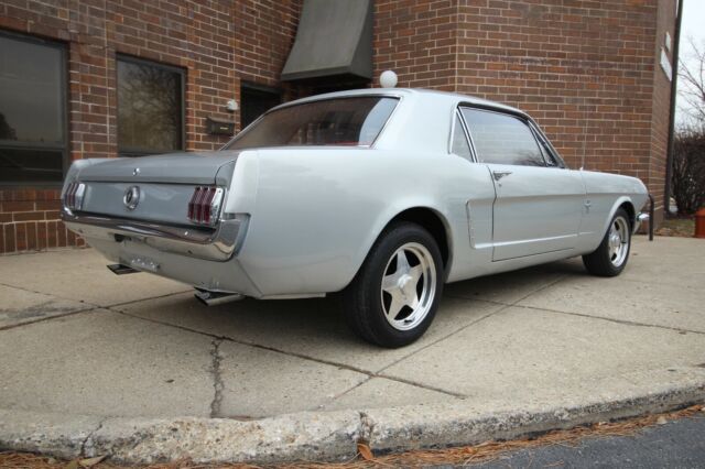 Ford Mustang 1965 image number 28