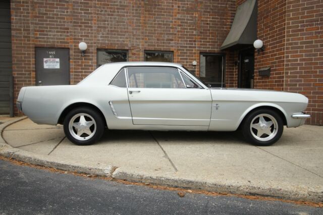 Ford Mustang 1965 image number 30