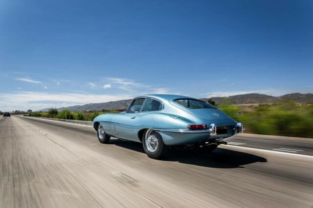 Jaguar E-Type 1966 image number 24