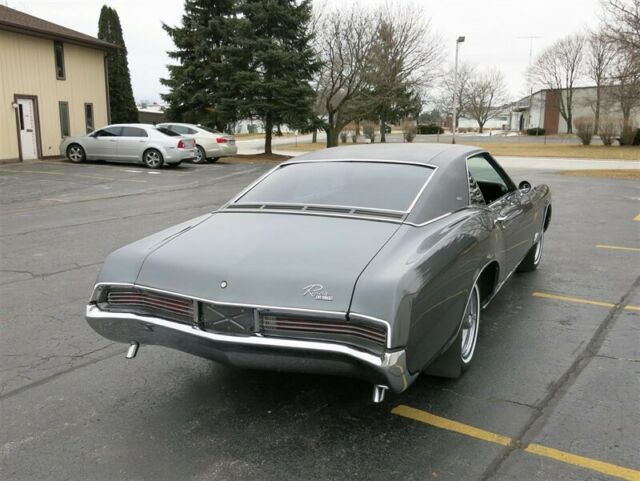 Buick Riviera 1967 image number 10