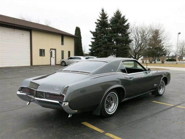 Buick Riviera 1967 image number 11