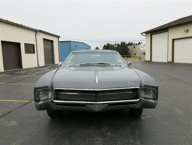 Buick Riviera 1967 image number 18