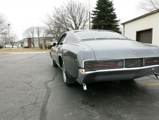 Buick Riviera 1967 image number 22