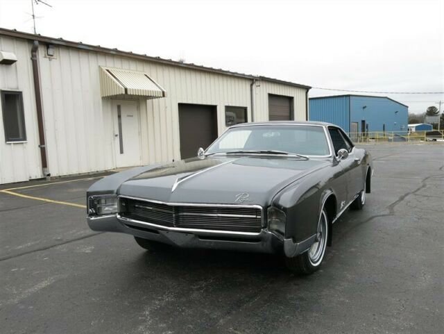 Buick Riviera 1967 image number 23