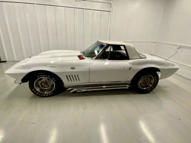 Chevrolet Corvette 1964 image number 13