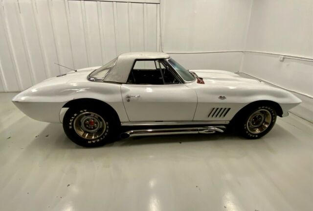 Chevrolet Corvette 1964 image number 28