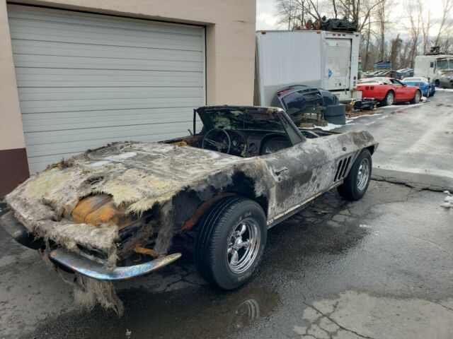 Chevrolet Corvette 1966 image number 15