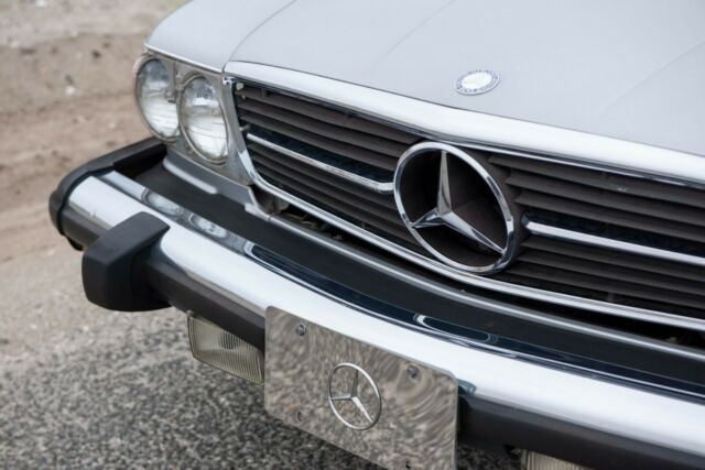 Mercedes-Benz SL-Class 1977 image number 1