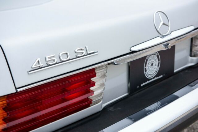 Mercedes-Benz SL-Class 1977 image number 2