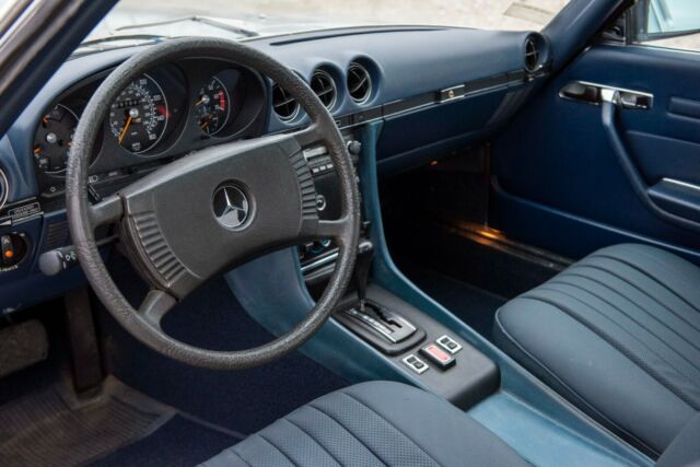 Mercedes-Benz SL-Class 1977 image number 31