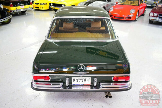 Mercedes-Benz 200-Series 1970 image number 23