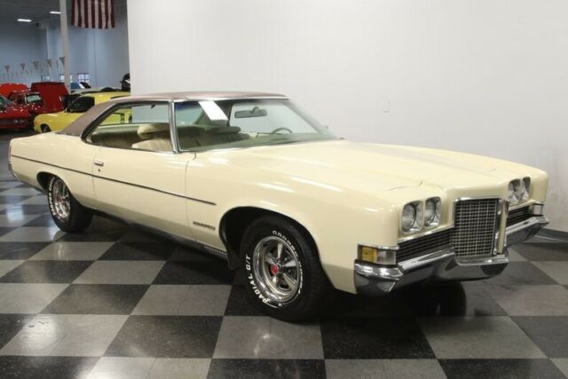 Pontiac Bonneville 1971 image number 18