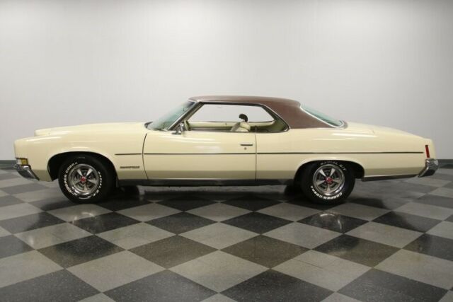 Pontiac Bonneville 1971 image number 28