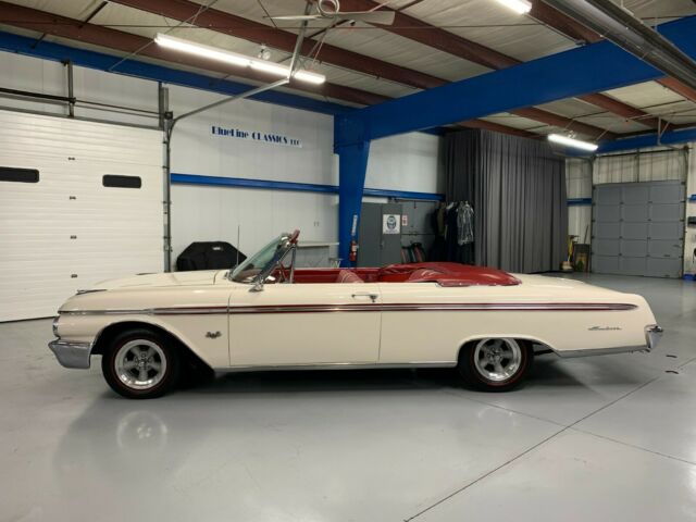 Ford Galaxie 1962 image number 1