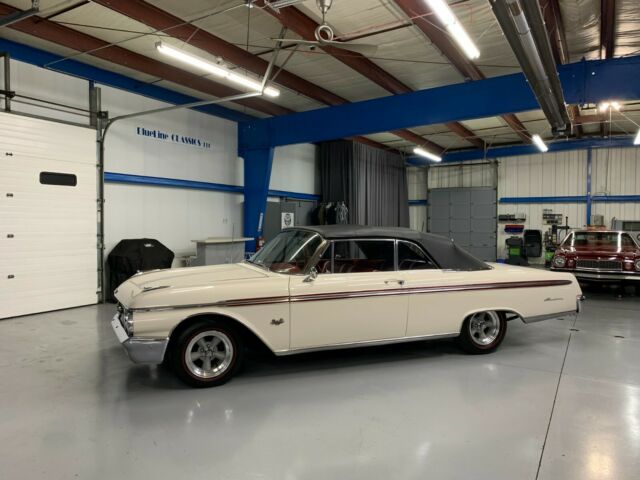 Ford Galaxie 1962 image number 16