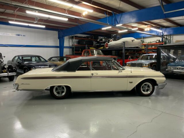 Ford Galaxie 1962 image number 17