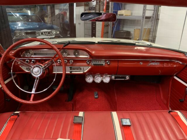 Ford Galaxie 1962 image number 18