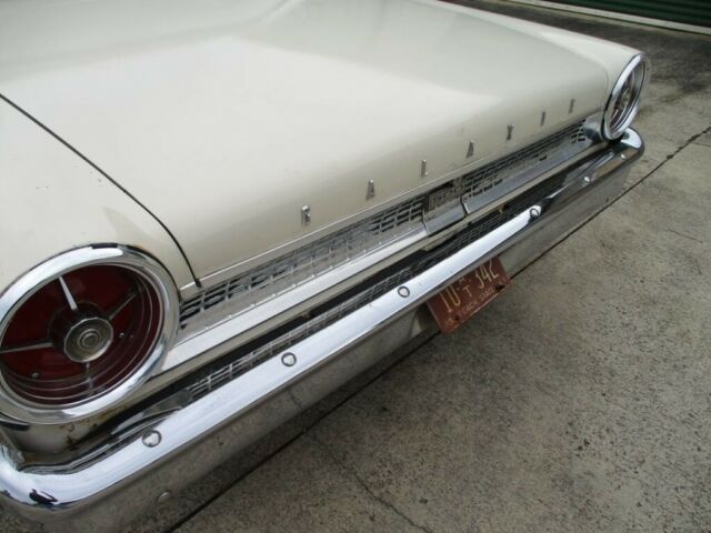 Ford Galaxie 1963 image number 12