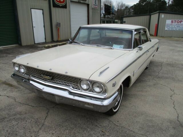 Ford Galaxie 1963 image number 31