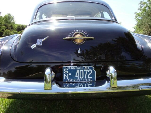 Oldsmobile Eighty-Eight 1951 image number 22