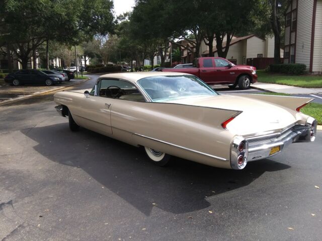 Cadillac Series 62 1960 image number 33