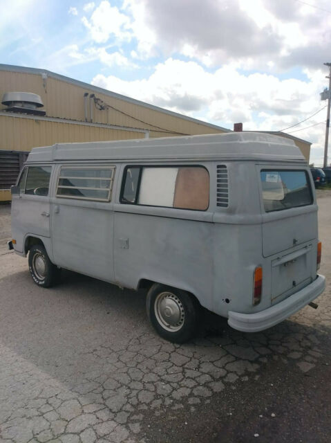 Volkswagen Bus/Vanagon 1975 image number 28