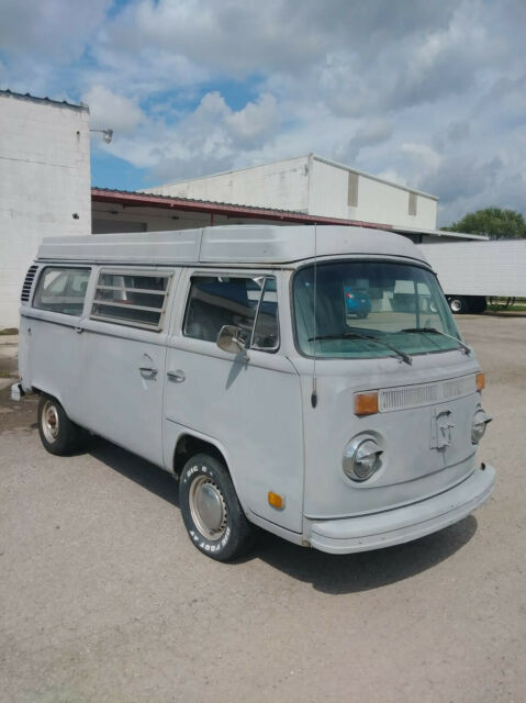 Volkswagen Bus/Vanagon 1975 image number 31